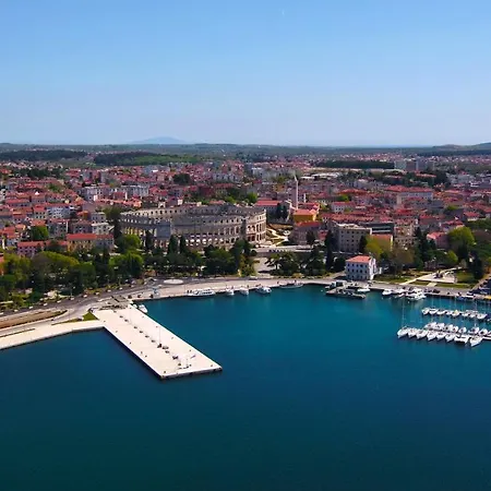 Kalea Center דירה